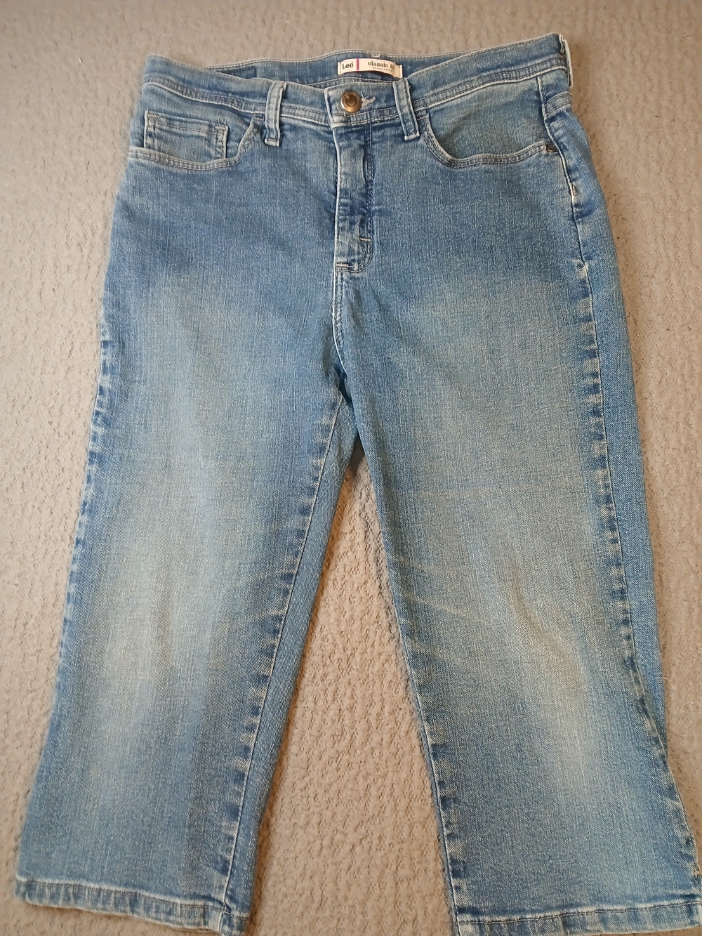 Lee Womens Capri Denim Jeans Size 6 Petite Classic Fit Blue Zipper Fly